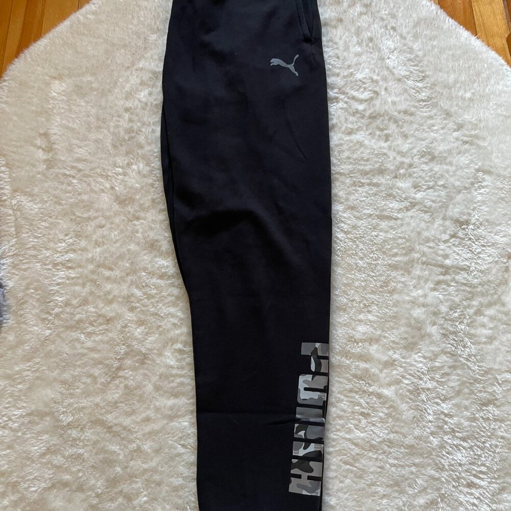 Men’s Puma jogger sweatpants, black, size Medium